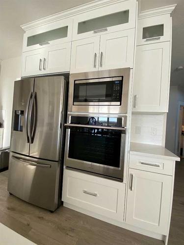 729 Mandalay Avenue Nw, Carstairs, AB - Indoor Photo Showing Kitchen