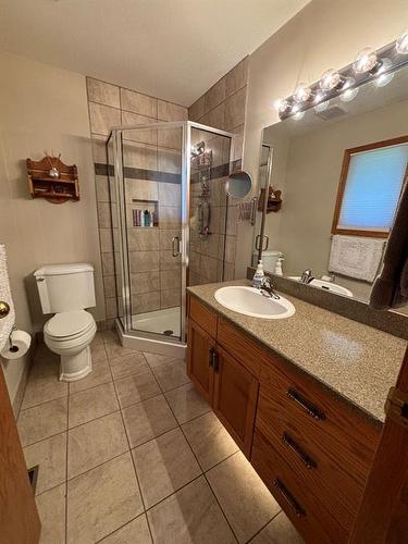 85 Manyhorses Drive, Rural Rocky View County, AB - Indoor Photo Showing Bathroom