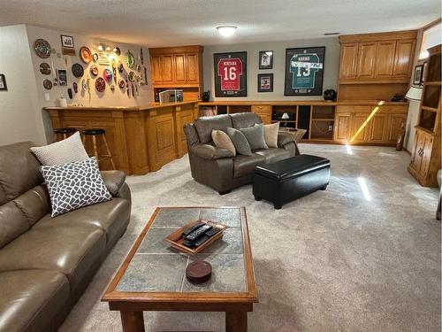 85 Manyhorses Drive, Rural Rocky View County, AB - Indoor Photo Showing Living Room