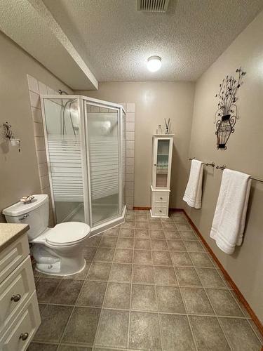 85 Manyhorses Drive, Rural Rocky View County, AB - Indoor Photo Showing Bathroom