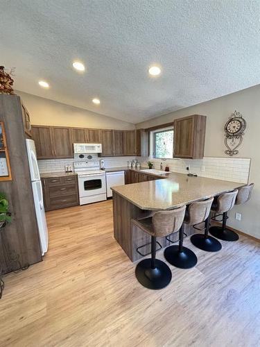 85 Manyhorses Drive, Rural Rocky View County, AB - Indoor Photo Showing Kitchen