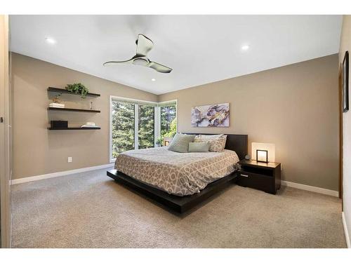 3615 Umber Place Nw, Calgary, AB - Indoor Photo Showing Bedroom