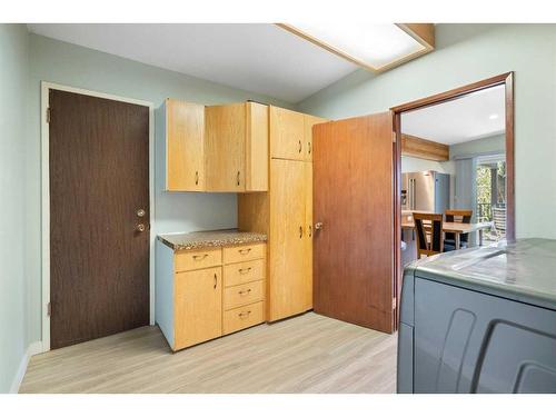 3615 Umber Place Nw, Calgary, AB - Indoor Photo Showing Laundry Room