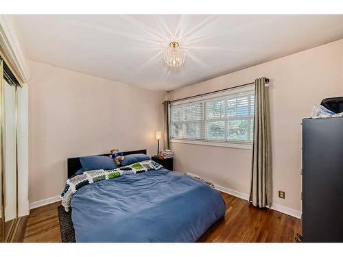 1331 Hamilton Street Nw, Calgary, AB - Indoor Photo Showing Bedroom