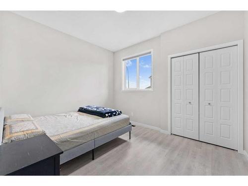 9 Corner Meadows Grove Ne, Calgary, AB - Indoor Photo Showing Bedroom