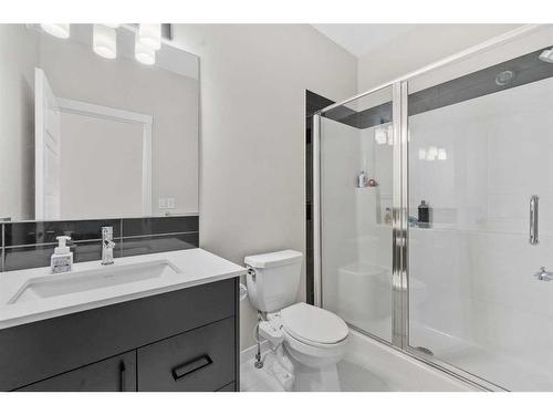 9 Corner Meadows Grove Ne, Calgary, AB - Indoor Photo Showing Bathroom