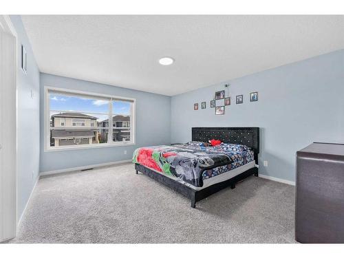 9 Corner Meadows Grove Ne, Calgary, AB - Indoor Photo Showing Bedroom