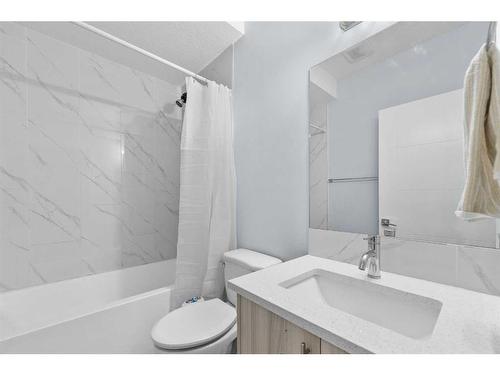 9 Corner Meadows Grove Ne, Calgary, AB - Indoor Photo Showing Bathroom