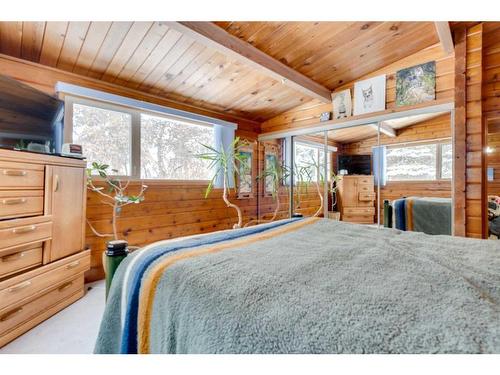 2538 Township Road 340, Rural Mountain View County, AB - Indoor Photo Showing Bedroom