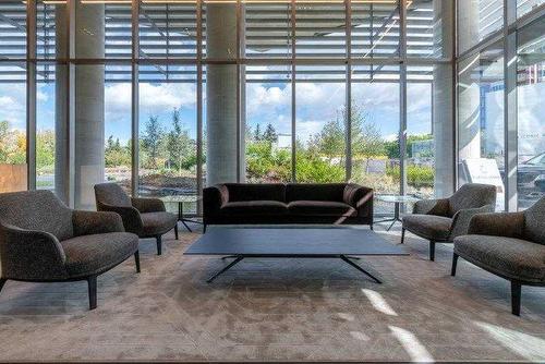 807-738 1 Avenue Sw, Calgary, AB - Indoor Photo Showing Living Room