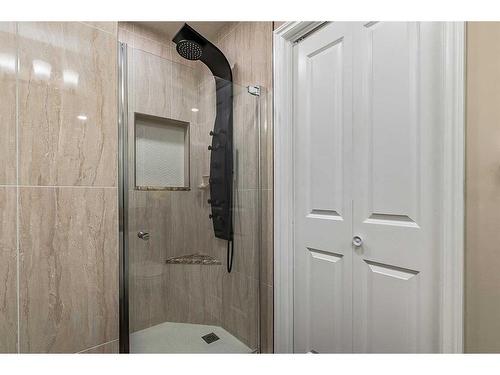 226 Somerset Drive, Calgary, AB - Indoor Photo Showing Laundry Room