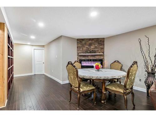 226 Somerset Drive, Calgary, AB - Indoor Photo Showing Dining Room