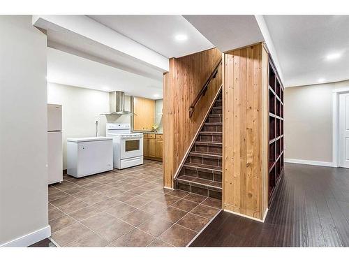 226 Somerset Drive, Calgary, AB - Indoor Photo Showing Bedroom