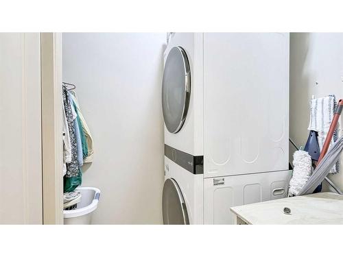 141 Shannon Estates Terrace Sw, Calgary, AB - Indoor Photo Showing Laundry Room