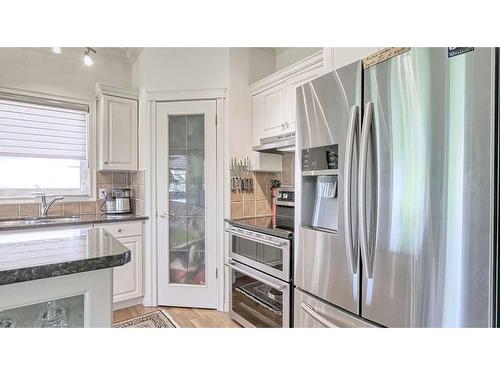 141 Shannon Estates Terrace Sw, Calgary, AB - Indoor Photo Showing Kitchen