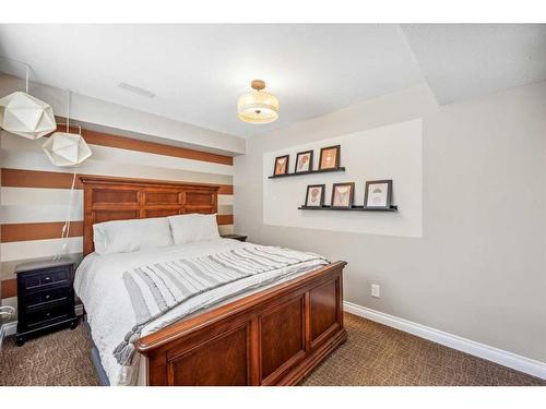 55 Valley Crest Close Nw, Calgary, AB - Indoor Photo Showing Bedroom