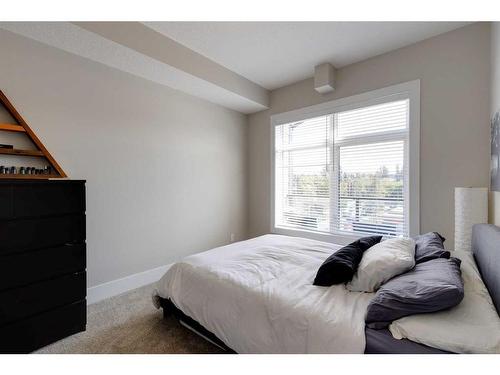 407-1702 17 Avenue Sw, Calgary, AB - Indoor Photo Showing Bedroom