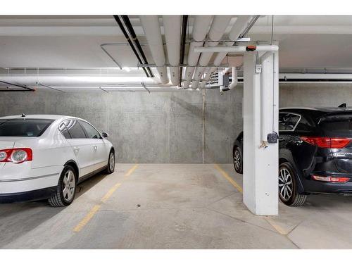 407-1702 17 Avenue Sw, Calgary, AB - Indoor Photo Showing Garage