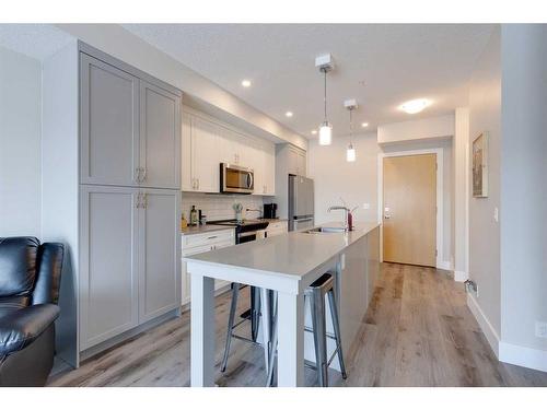 407-1702 17 Avenue Sw, Calgary, AB - Indoor Photo Showing Kitchen With Double Sink With Upgraded Kitchen