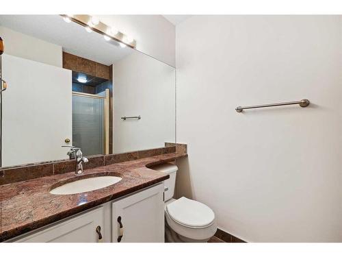 215 Hawkwood Drive Nw, Calgary, AB - Indoor Photo Showing Bathroom