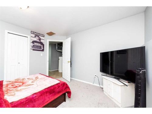 163 Anaheim Circle Ne, Calgary, AB - Indoor Photo Showing Bedroom