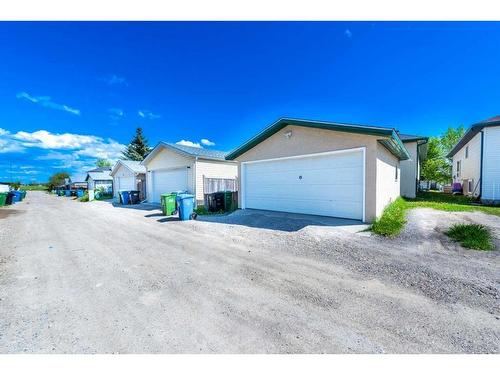 163 Anaheim Circle Ne, Calgary, AB - Outdoor