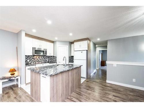 163 Anaheim Circle Ne, Calgary, AB - Indoor Photo Showing Kitchen