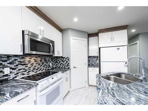 163 Anaheim Circle Ne, Calgary, AB - Indoor Photo Showing Kitchen With Double Sink With Upgraded Kitchen