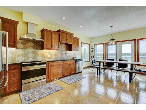 29339 Rr 50, Rural Mountain View County, AB - Indoor Photo Showing Dining Room