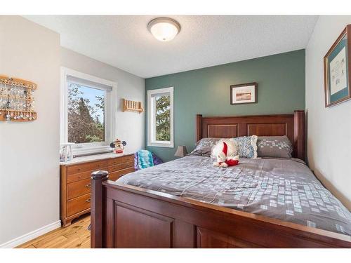 189 Cranfield Green Se, Calgary, AB - Indoor Photo Showing Bedroom