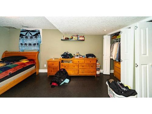 1115 10 Street Se, Calgary, AB - Indoor Photo Showing Bedroom