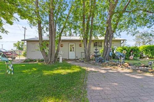 413 50 Avenue, Claresholm, AB - Outdoor With Deck Patio Veranda