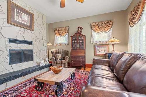 413 50 Avenue, Claresholm, AB - Indoor Photo Showing Living Room