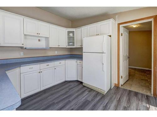 543 Pioneer Drive, Irricana, AB - Indoor Photo Showing Kitchen