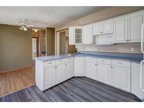 543 Pioneer Drive, Irricana, AB - Indoor Photo Showing Kitchen