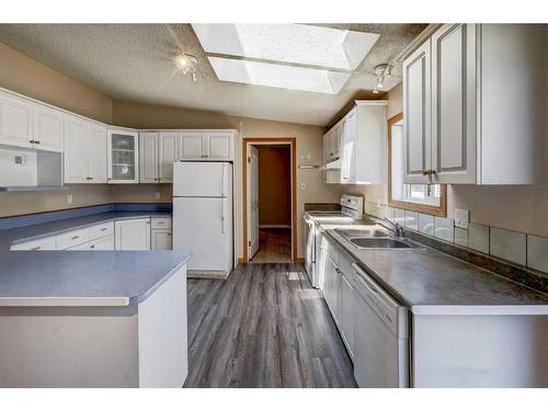 543 Pioneer Drive, Irricana, AB - Indoor Photo Showing Kitchen With Double Sink