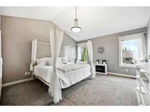 59 Elgin Estates Hill Se, Calgary, AB - Indoor Photo Showing Bedroom