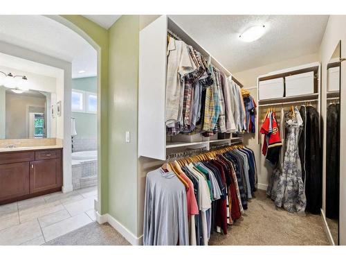 59 Elgin Estates Hill Se, Calgary, AB - Indoor With Storage