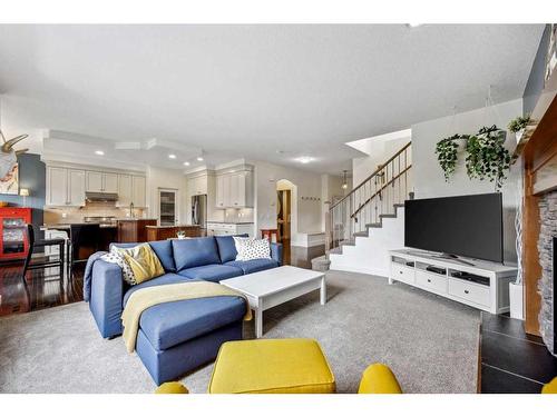 59 Elgin Estates Hill Se, Calgary, AB - Indoor Photo Showing Living Room