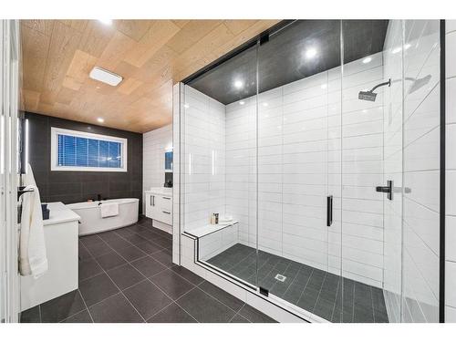 29 Timberline Court Sw, Calgary, AB - Indoor Photo Showing Bathroom