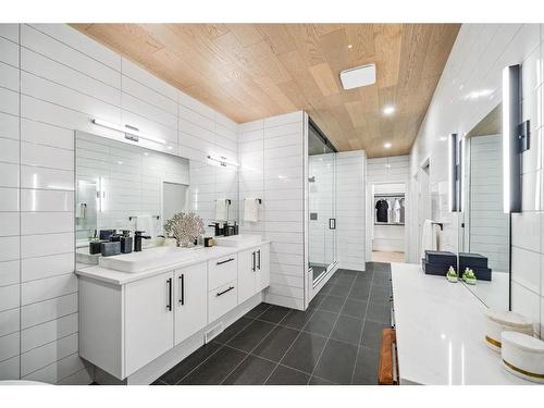 29 Timberline Court Sw, Calgary, AB - Indoor Photo Showing Bathroom