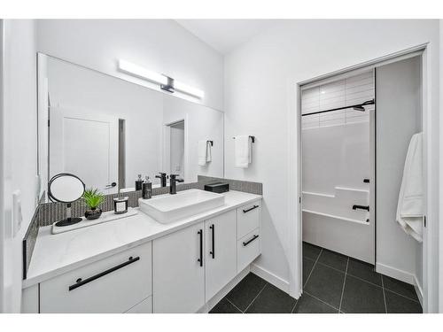 29 Timberline Court Sw, Calgary, AB - Indoor Photo Showing Bathroom