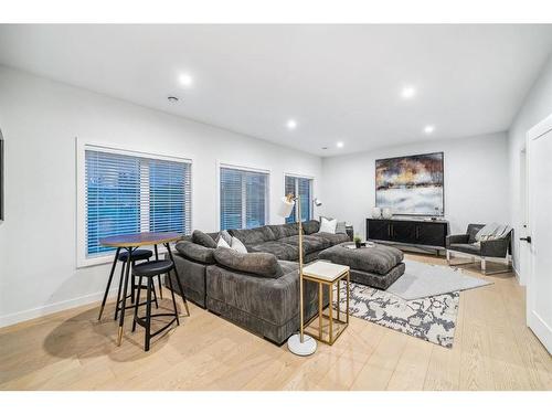 29 Timberline Court Sw, Calgary, AB - Indoor Photo Showing Living Room