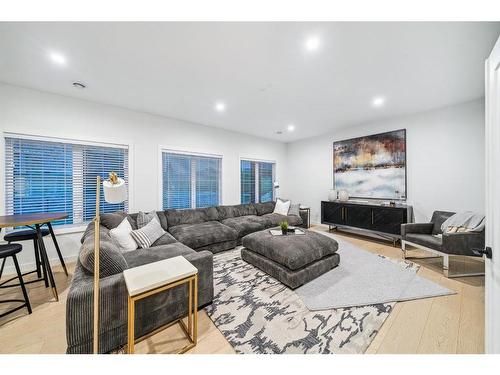 29 Timberline Court Sw, Calgary, AB - Indoor Photo Showing Living Room