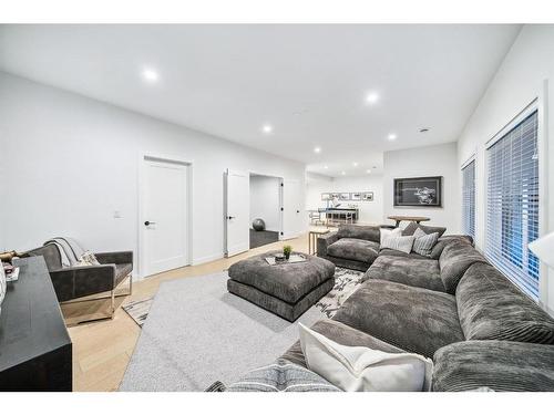 29 Timberline Court Sw, Calgary, AB - Indoor Photo Showing Living Room