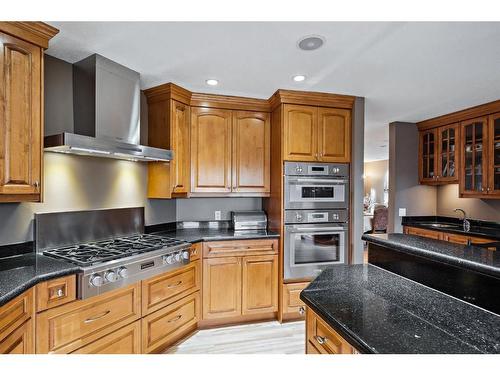 309 Wild Rose Close, Rural Rocky View County, AB - Indoor Photo Showing Kitchen