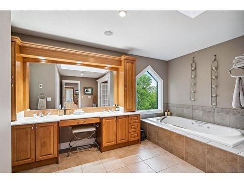 309 Wild Rose Close, Rural Rocky View County, AB - Indoor Photo Showing Bathroom