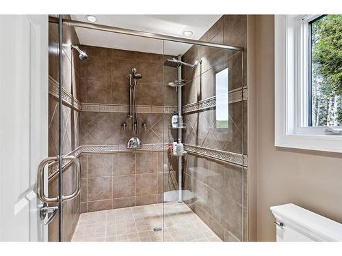 309 Wild Rose Close, Rural Rocky View County, AB - Indoor Photo Showing Bathroom