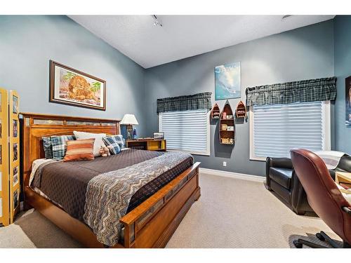 309 Wild Rose Close, Rural Rocky View County, AB - Indoor Photo Showing Bedroom