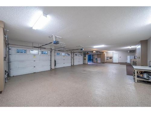 309 Wild Rose Close, Rural Rocky View County, AB - Indoor Photo Showing Garage